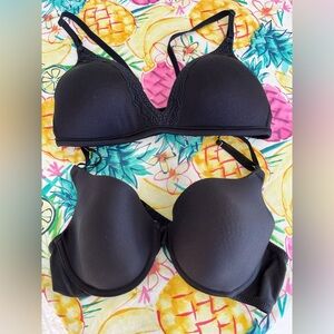 2 Black Bras